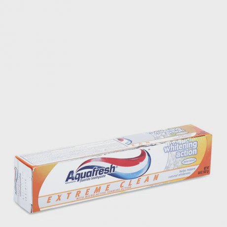 Kem đánh răng Aquafresh Extreme Clean Whitening Action (158.7g)