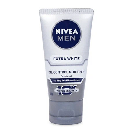 Sữa rửa mặt sáng da & kiểm soát nhờn dành cho nam Nivea Men Extra White (50g)